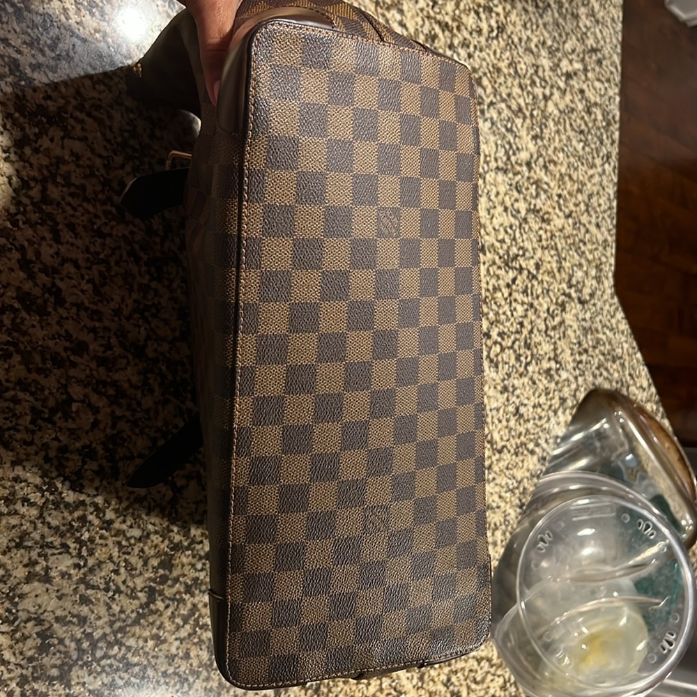 LV HAMPSTEAD BAG… EUC ! NO CALL OUTS ! - Picture 8 of 8